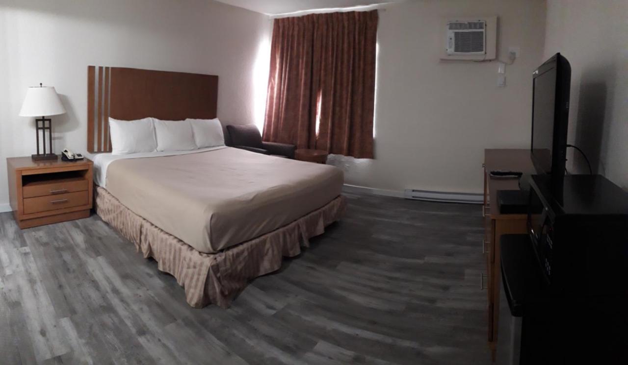 פרינס ג'ורג' North Star Inn & Suites מראה חיצוני תמונה